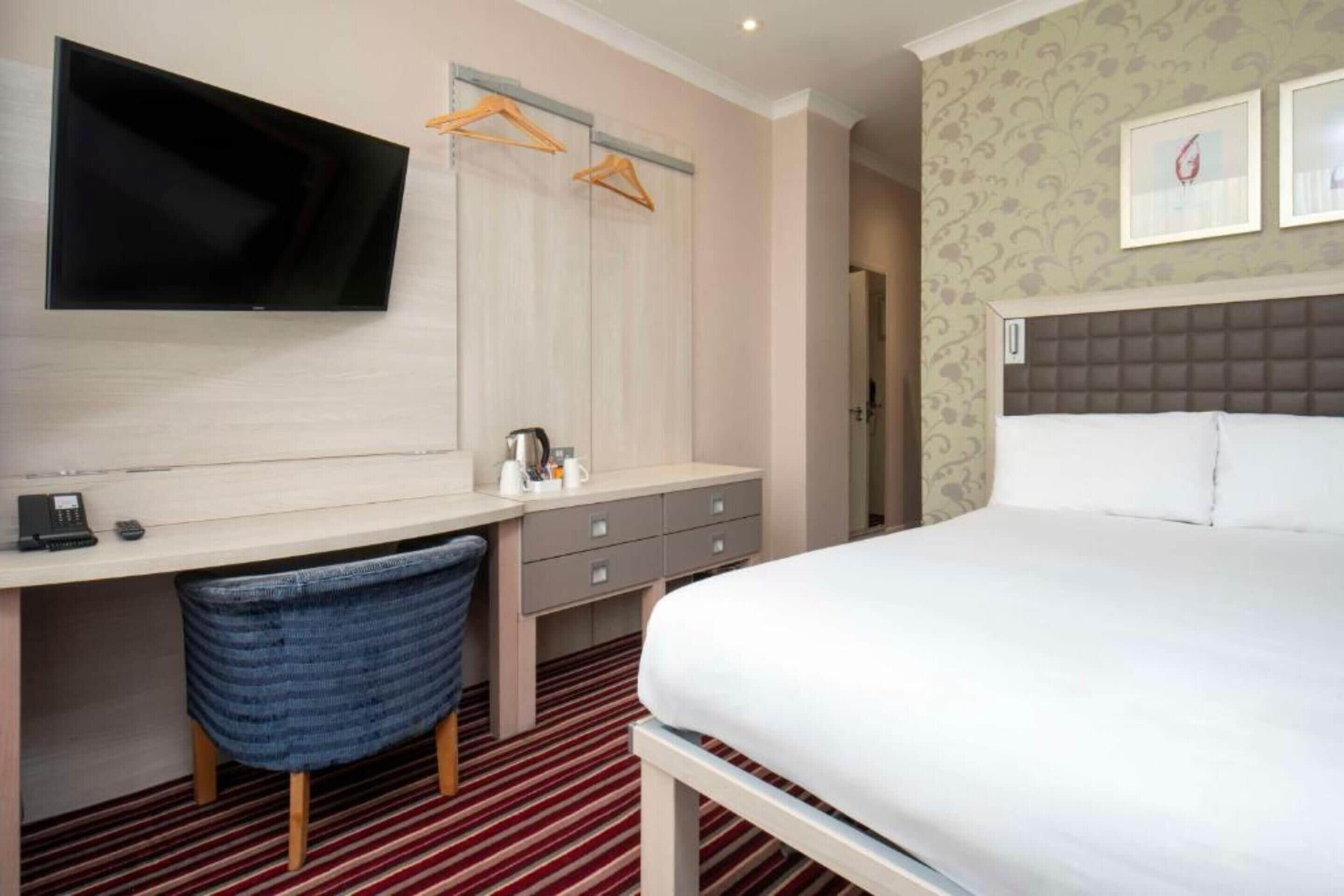 스탠다드 더블룸 | 책상, 노트북 작업 공간, 방음 설비, 다리미/다리미판