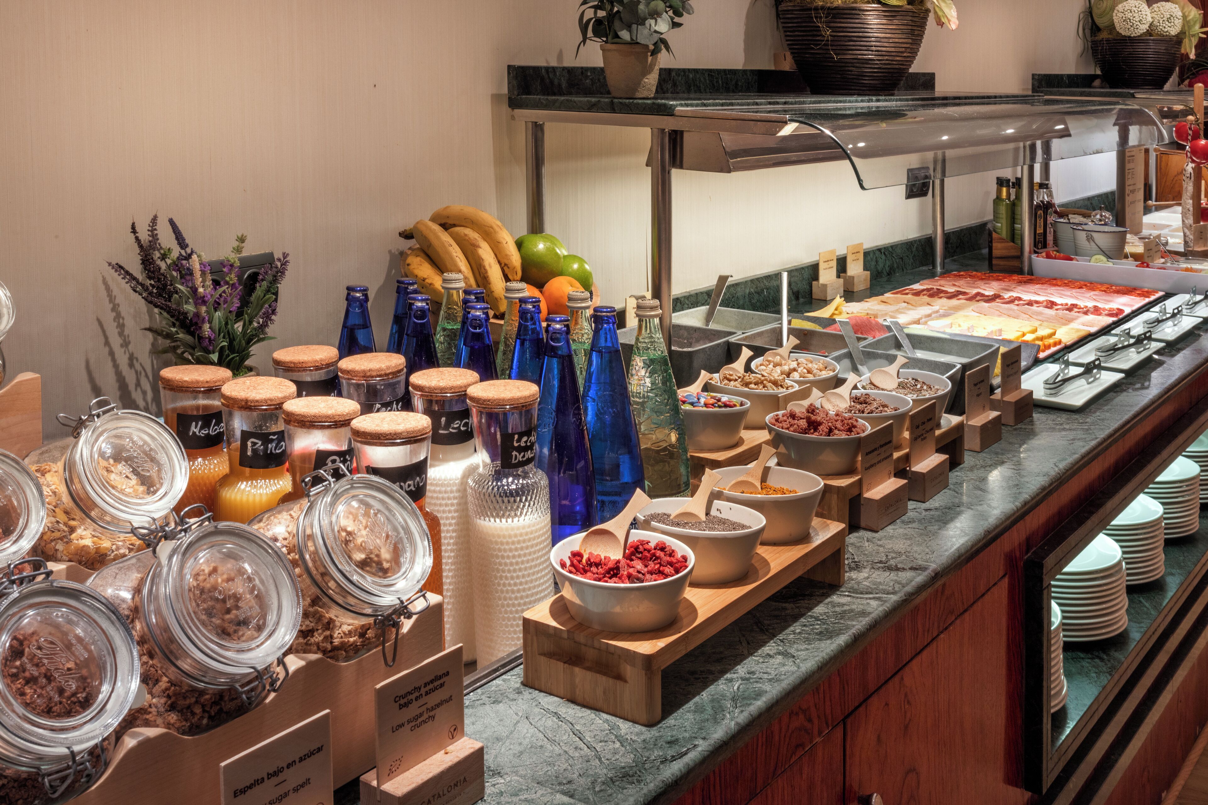 Desayuno buffet todos los días (EUR 16 por persona) 