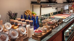 A buffet with various food items and condiments. - Catalonia Plaza Mayor Salamanca (Salamanca)
