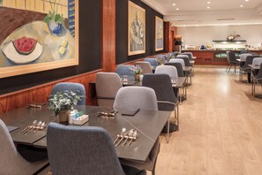 Colazione a buffet, servita tutte le mattine (16 EUR a persona) 