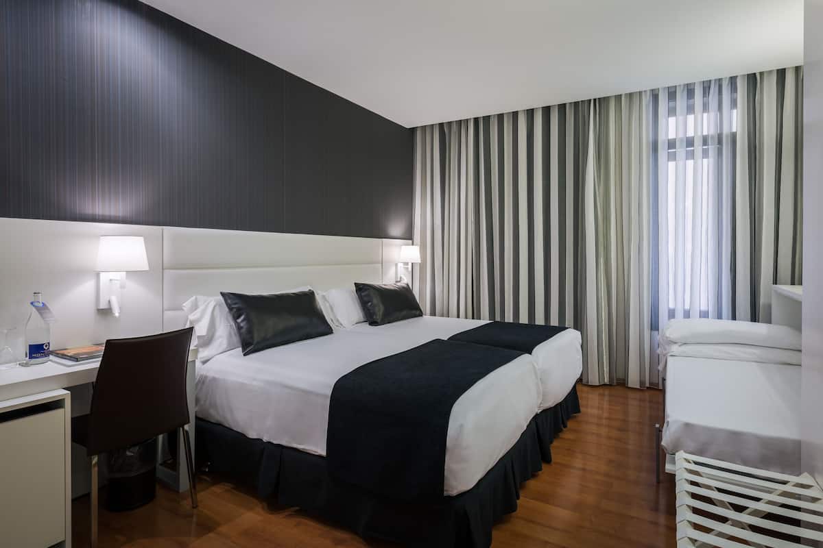 Triple Room | Minibar, in-room safe, desk, soundproofing