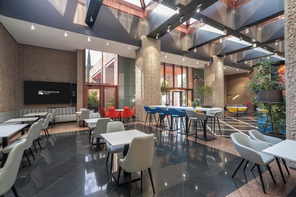 Coin salon dans le hall