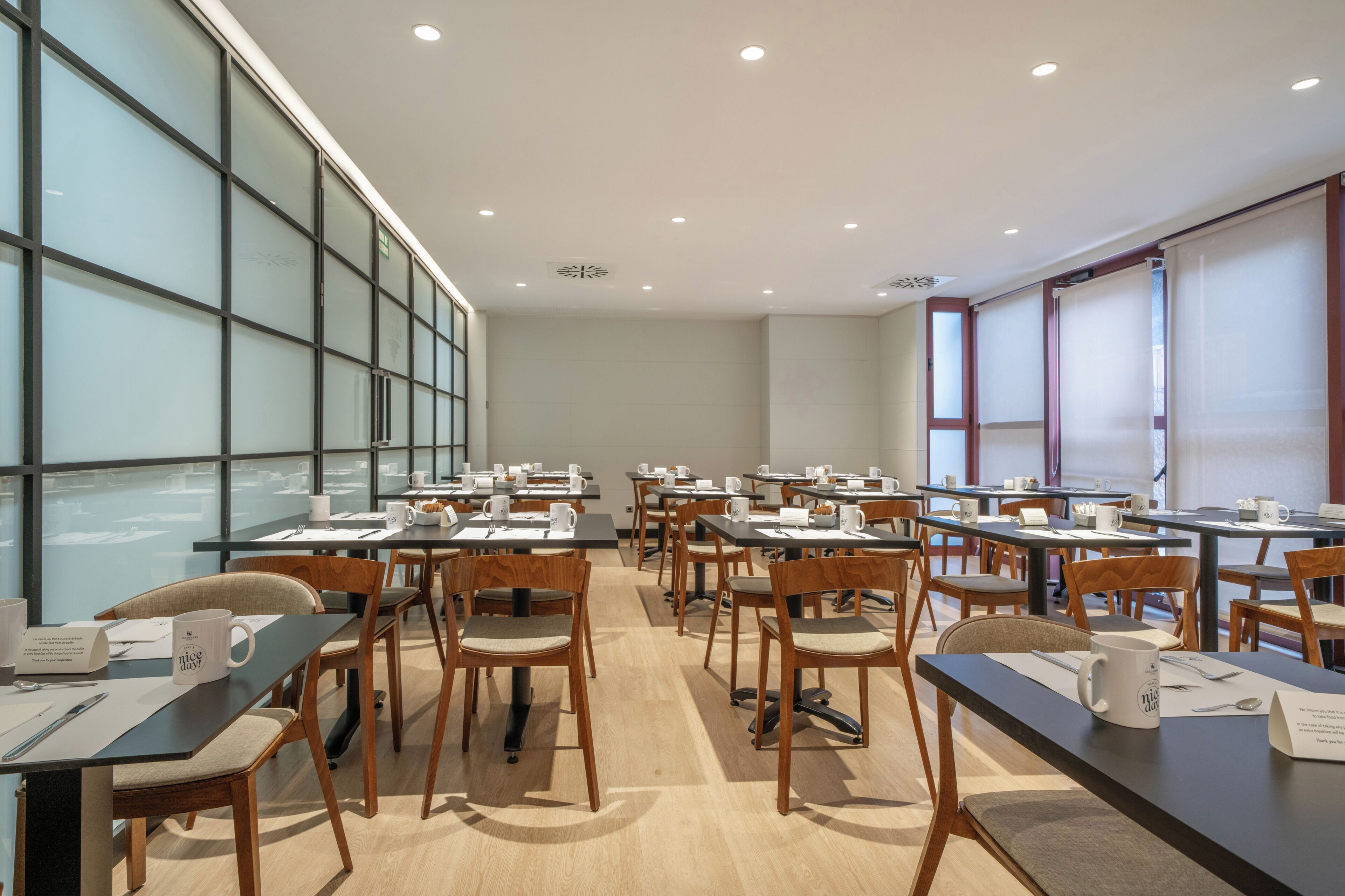 Café da manhã com buffet todos os dias (EUR 15 por pessoa) 