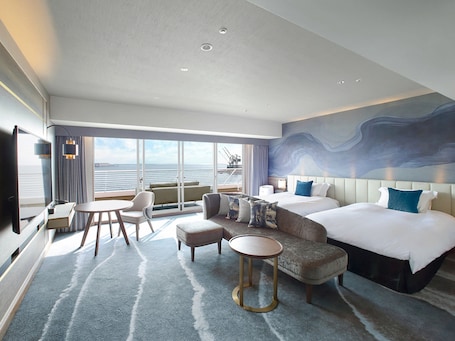 Desk, blackout drapes, free WiFi, bed sheets. Kobe MerikenPark Oriental Hotel