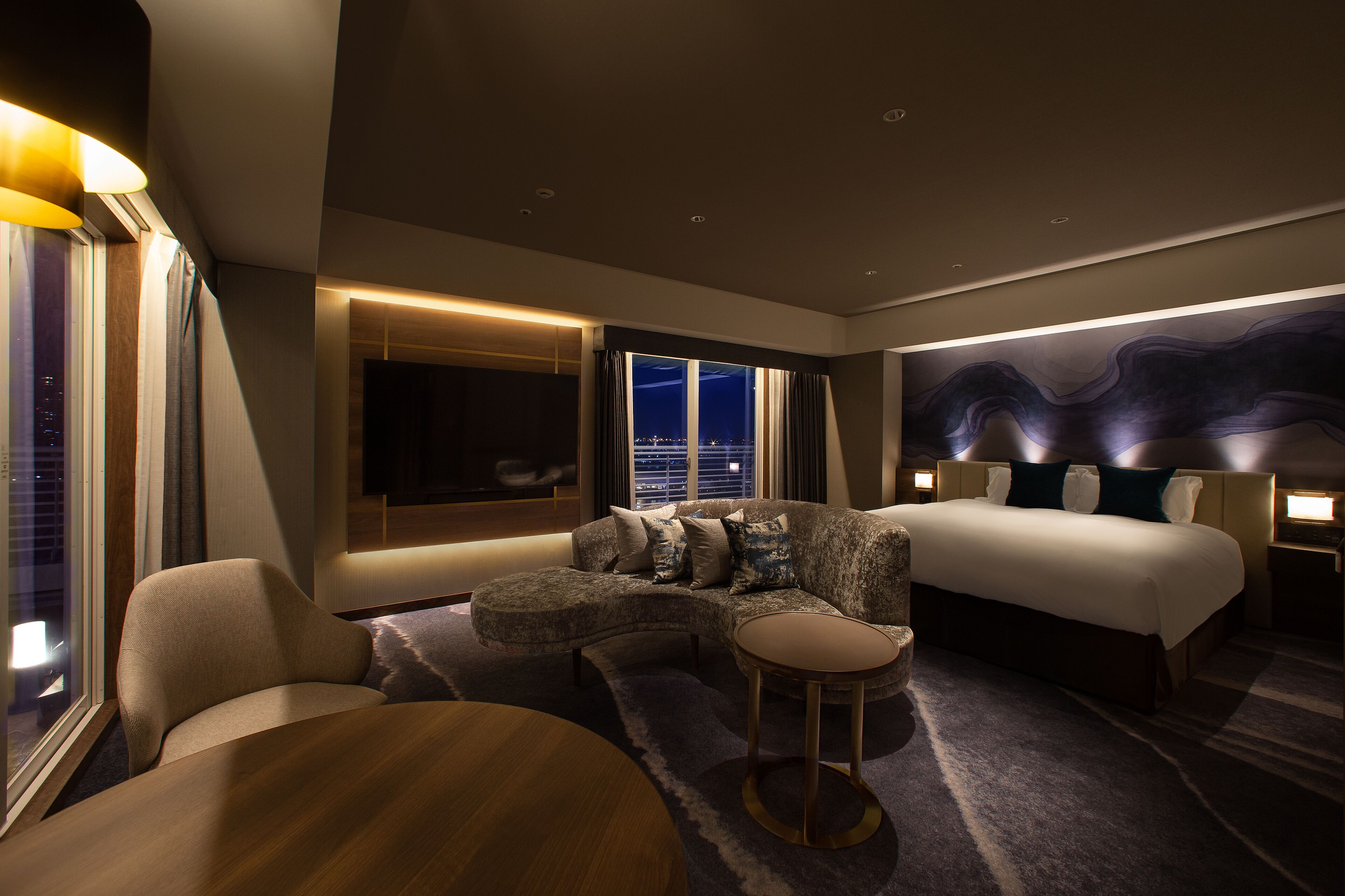 Desk, blackout drapes, free WiFi, bed sheets