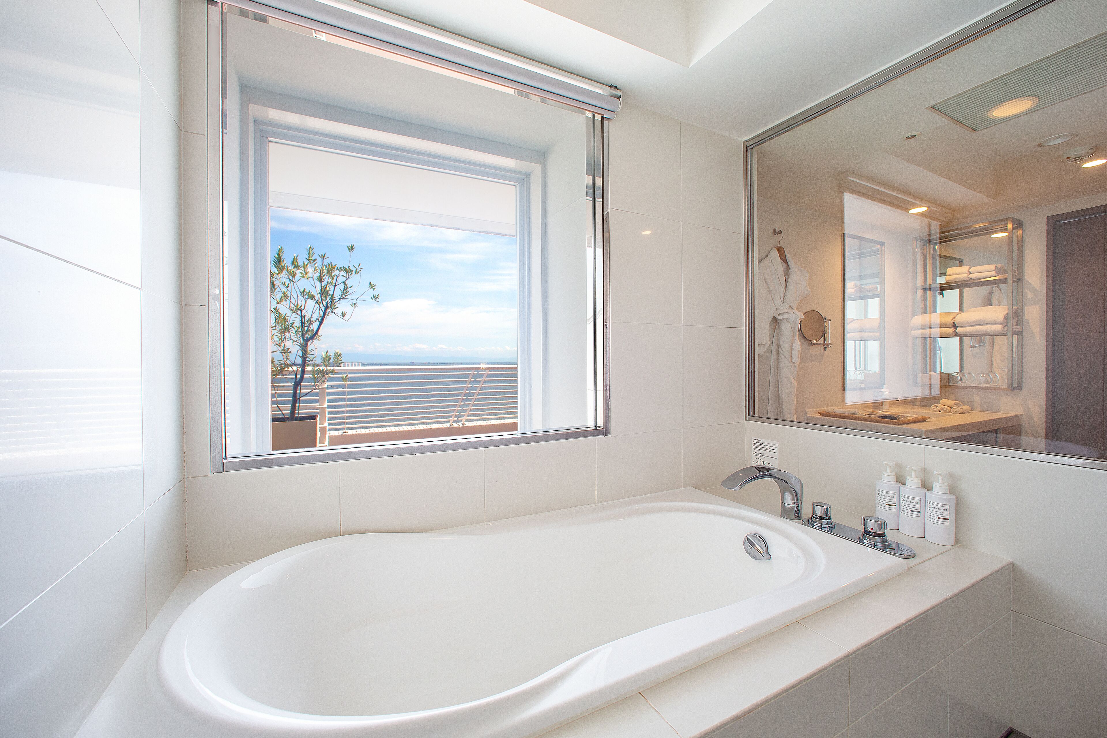 combined shower/bathtub, free toiletries, hair dryer, slippers