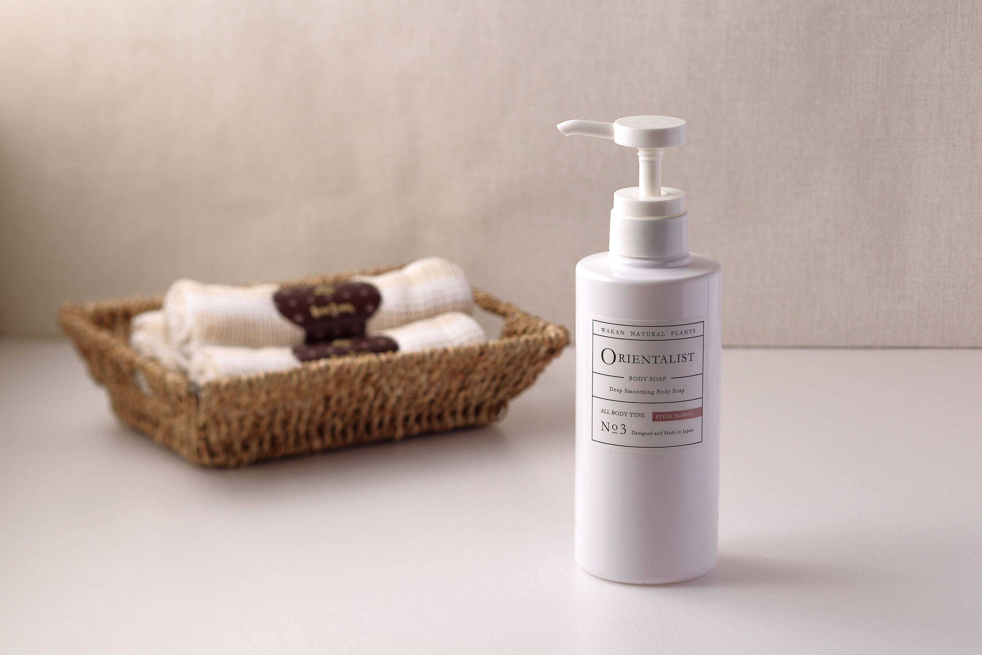 combined shower/bathtub, free toiletries, hair dryer, slippers