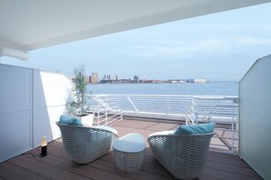 Balcony - Kobe MerikenPark Oriental Hotel (Kobe)