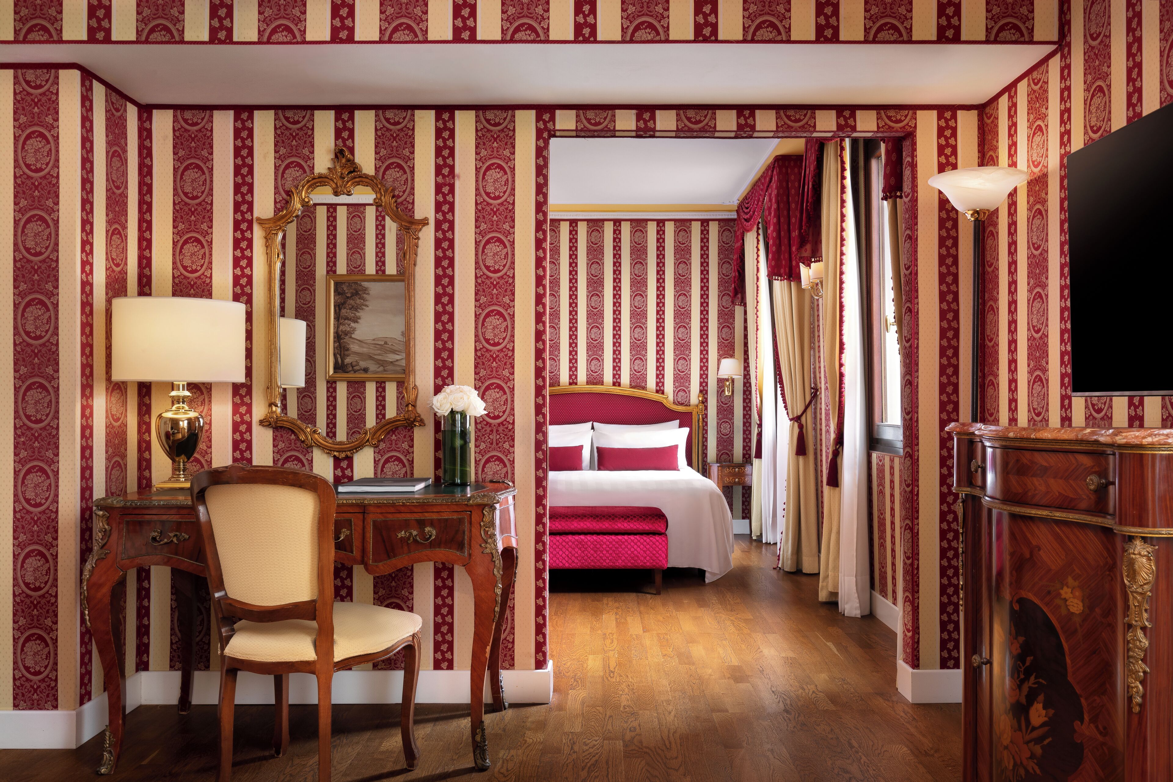 ジュニア スイート | ミニバーのアイテム (無料)、セーフティボックス (室内)、デスク、ノートパソコン用作業スペース