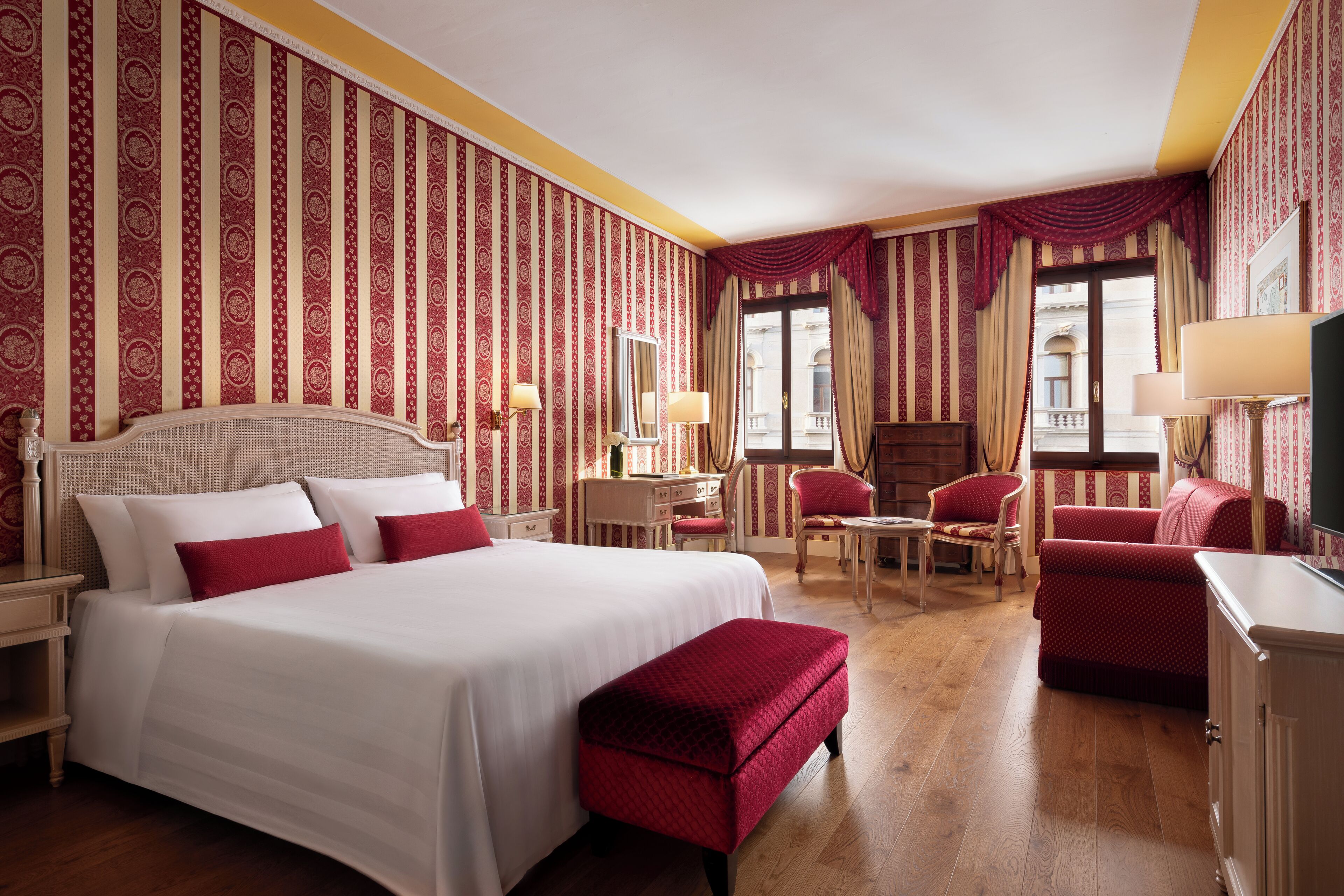 プレミアム ルーム (Deluxe) | ミニバーのアイテム (無料)、セーフティボックス (室内)、デスク、ノートパソコン用作業スペース