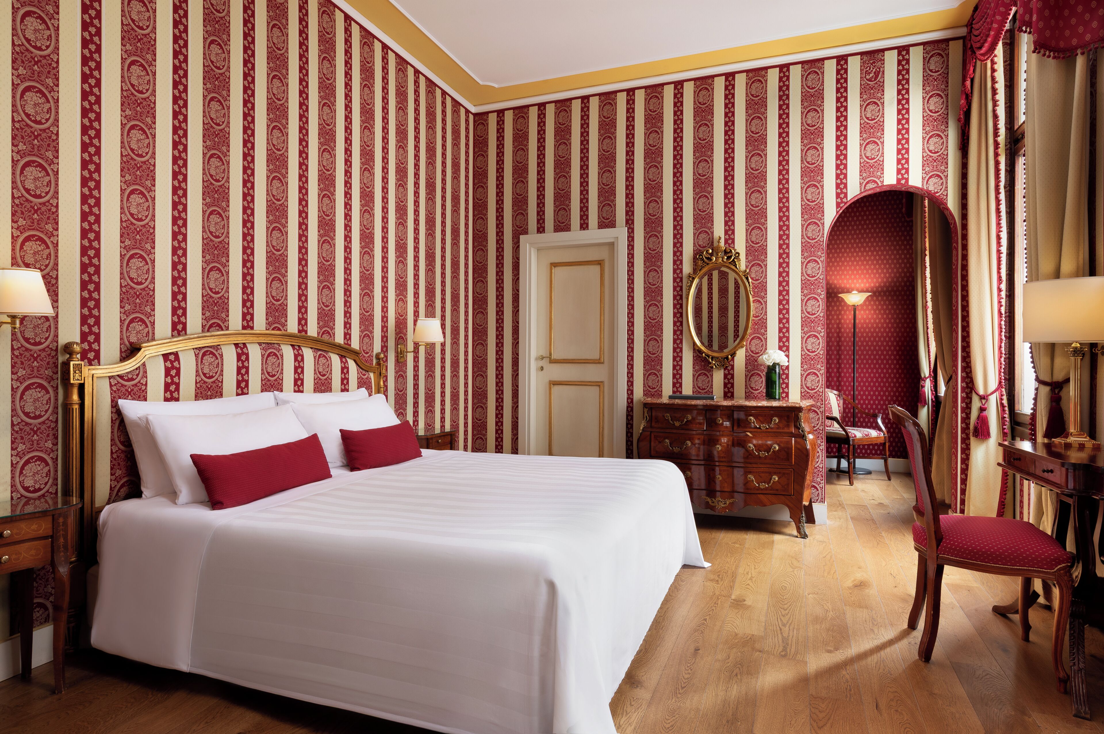 デラックス ルーム | ミニバーのアイテム (無料)、セーフティボックス (室内)、デスク、ノートパソコン用作業スペース