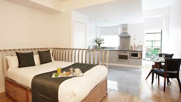 Standard Studio | In-room safe, desk, iron/ironing board, bed sheets