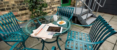 Signature-Apartment, 2 Schlafzimmer, Stadtblick | Terrasse/Patio