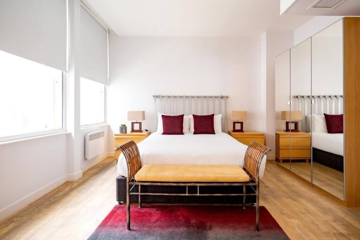 Hypo-allergenic bedding available, in-room safe