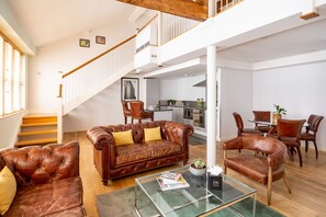 Lcd-televisie en een dvd-speler