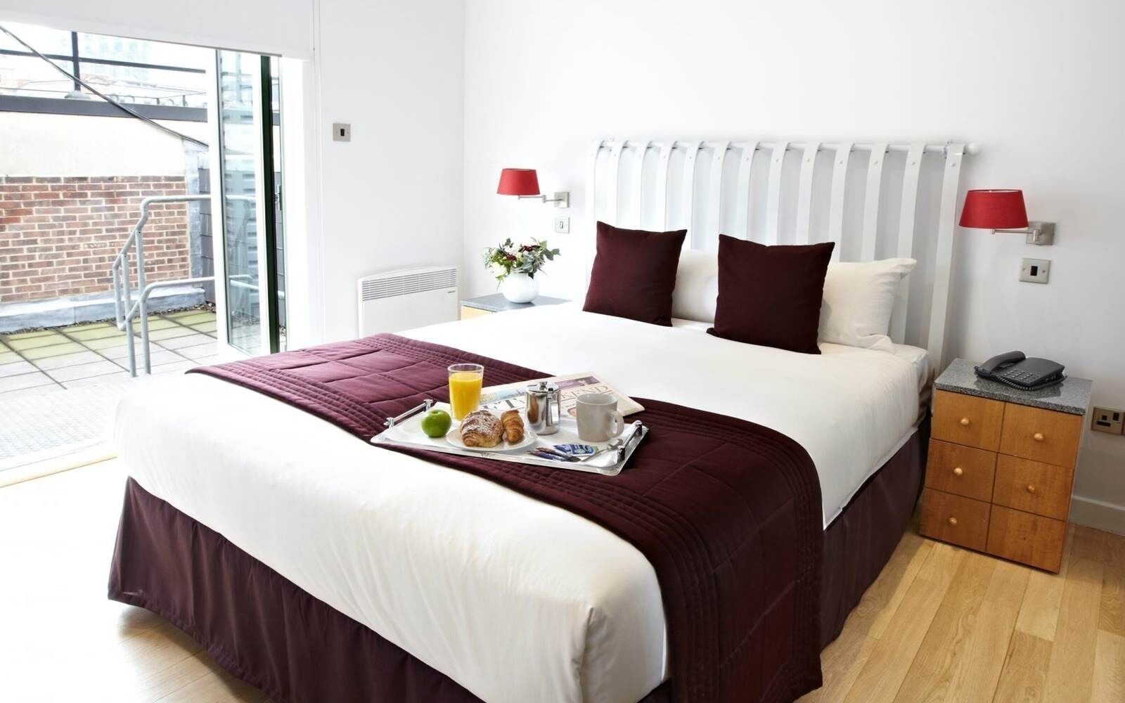 In-room safe, desk, iron/ironing board, bed sheets