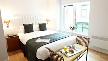 Basic Apartment, Ensuite | In-room safe, desk, iron/ironing board, bed sheets