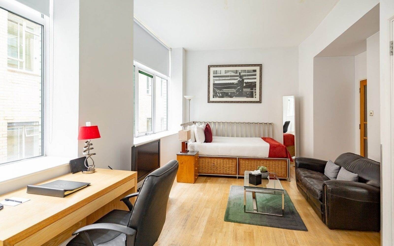 Executive Studio, Ensuite | In-room safe, desk, iron/ironing board, bed sheets
