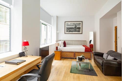 In-room safe, desk, iron/ironing board, bed sheets
