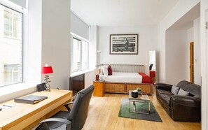 Caja de seguridad en la habitación y escritorio 