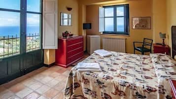 Down comforters, desk, blackout drapes, free WiFi