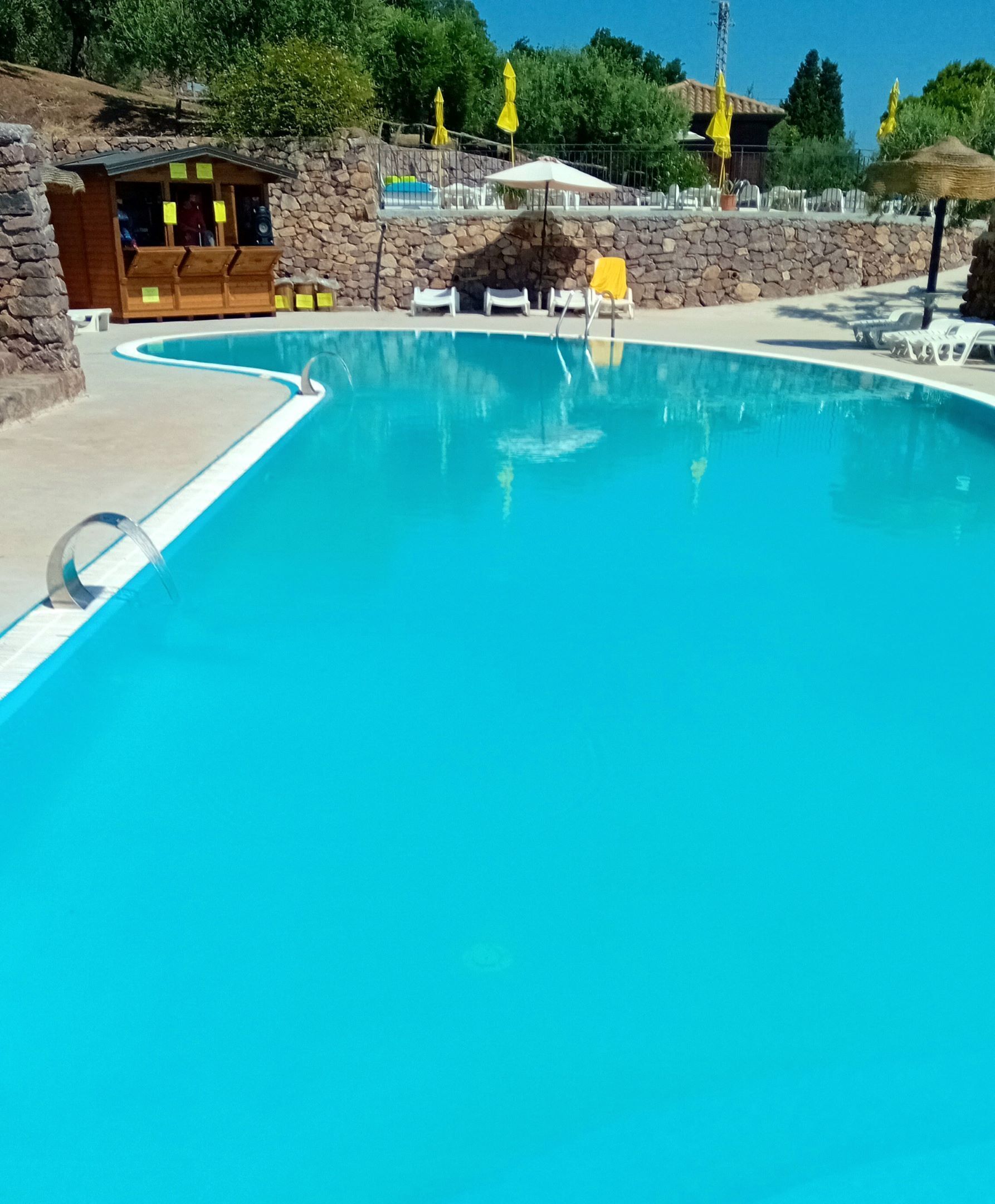 Piscina con cascada