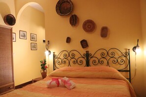 Edredons de pluma, escrivaninha, cortinas blackout, Wi-Fi de cortesia
