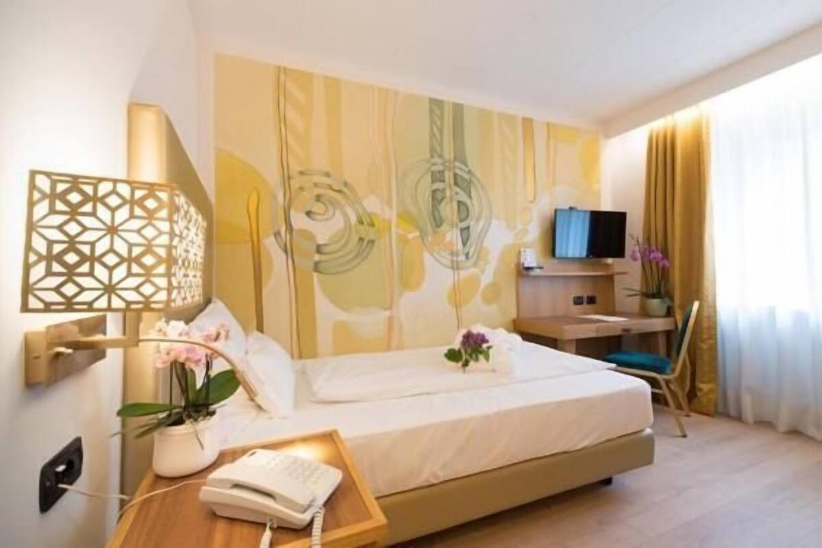 minibar, in-room safe, desk, blackout curtains