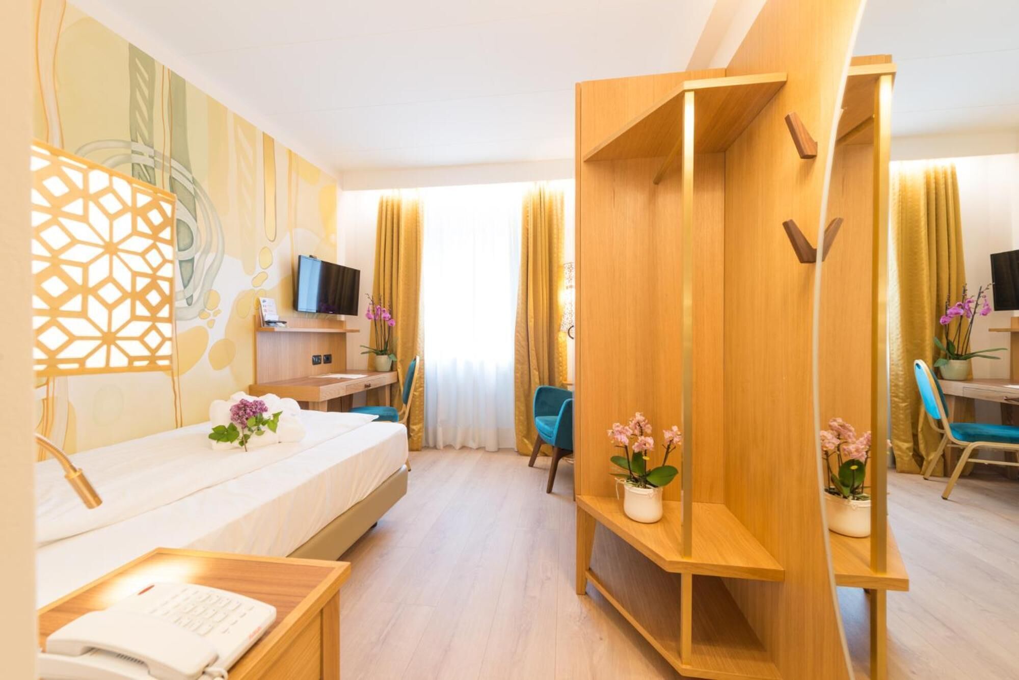 minibar, in-room safe, desk, blackout curtains