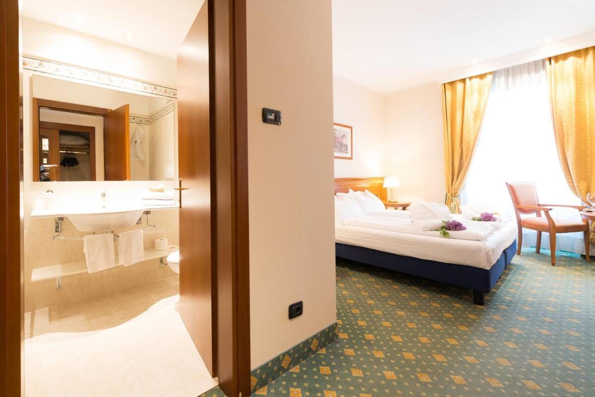 minibar, in-room safe, desk, blackout curtains