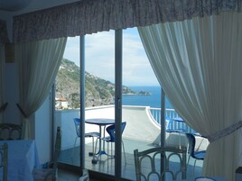 Desayuno buffet incluido todos los días