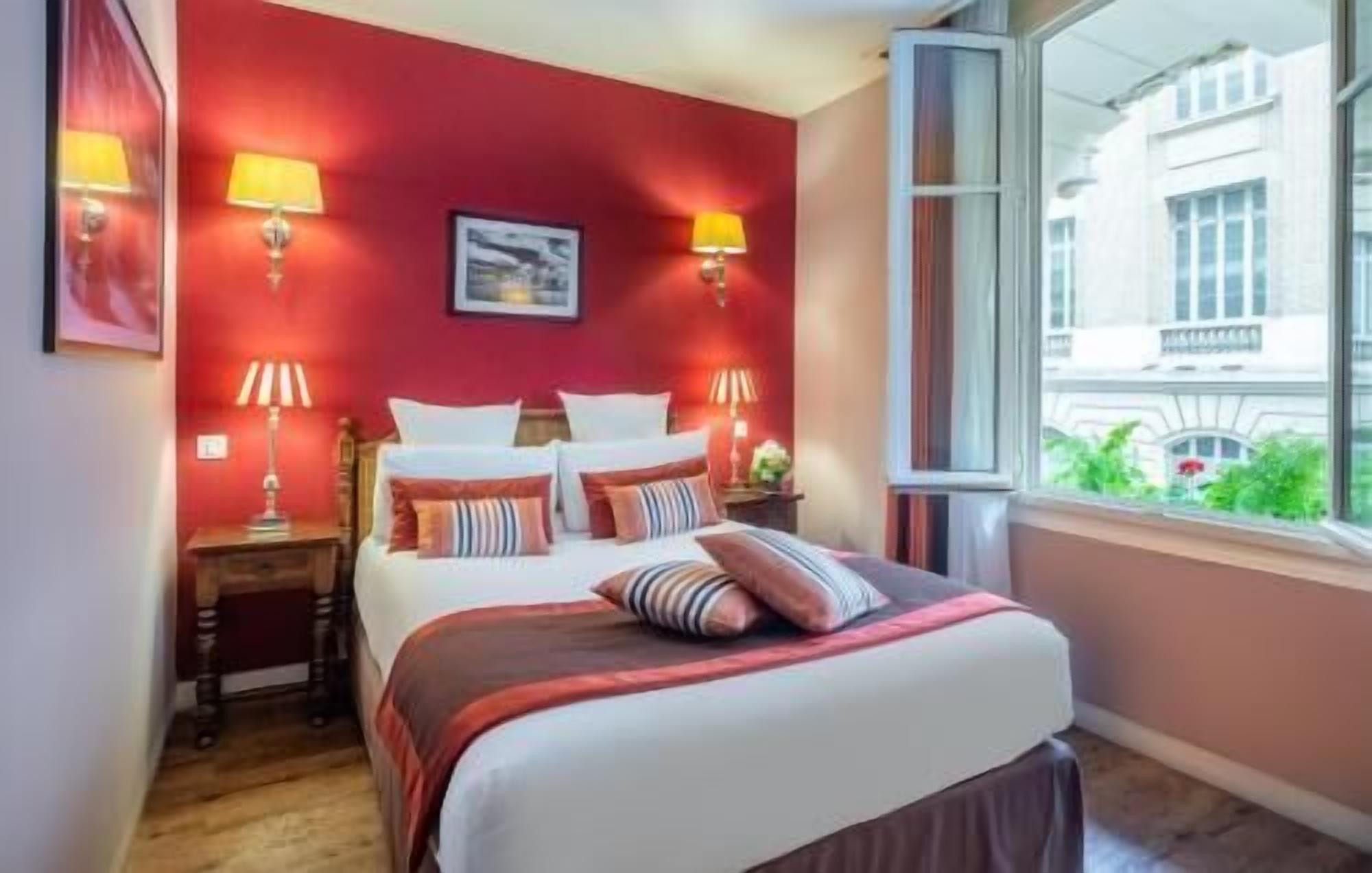 Premium bedding, pillowtop beds, free minibar, in-room safe