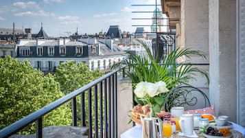 Room with Balcony | Premium bedding, pillow-top beds, free minibar, in-room safe