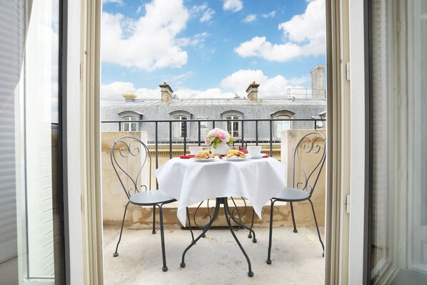 Room with Balcony | Premium bedding, pillowtop beds, free minibar, in-room safe