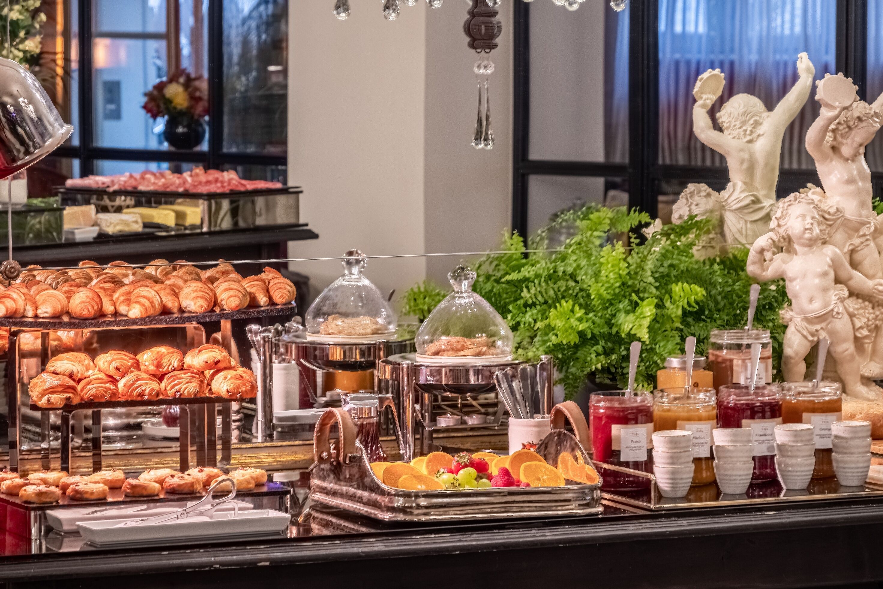 daily buffet breakfast (eur 25 per person)