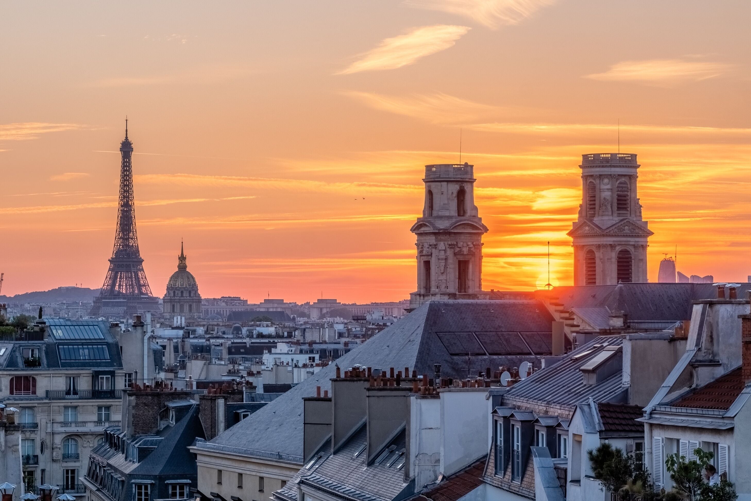 room with eiffel tower view | city view