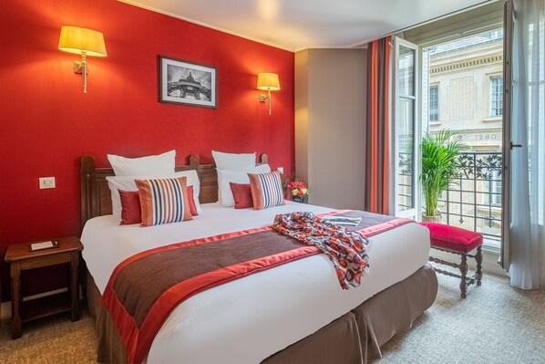 Deluxe Room | Premium bedding, pillow-top beds, free minibar, in-room safe