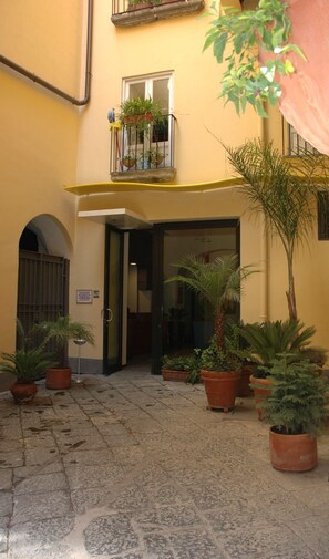 Exterior - Caravaggio Hotel (Naples)