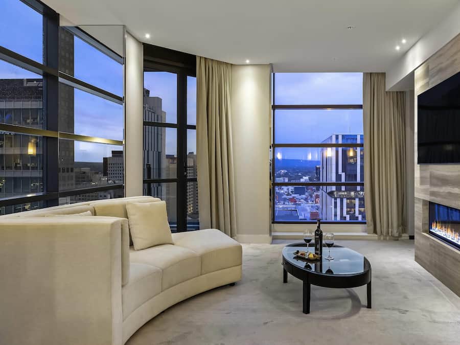 Suite, 1 cama doble | Ropa de cama de alta calidad, colchones con acolchado adicional, minibar