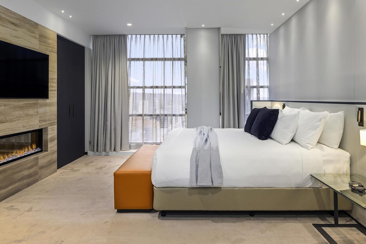 Suite, 1 lit double | Literie de qualité, lit avec matelas à plateau-coussin, minibar