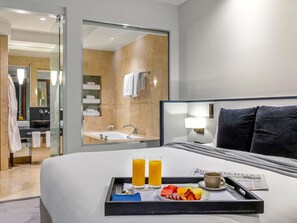 Peppers Premium King Deluxe Suite | Literie de qualité, lit avec matelas à plateau-coussin, minibar