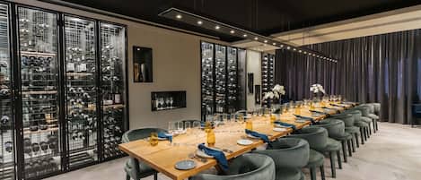 Breakfast and dinner served, Italian cuisine