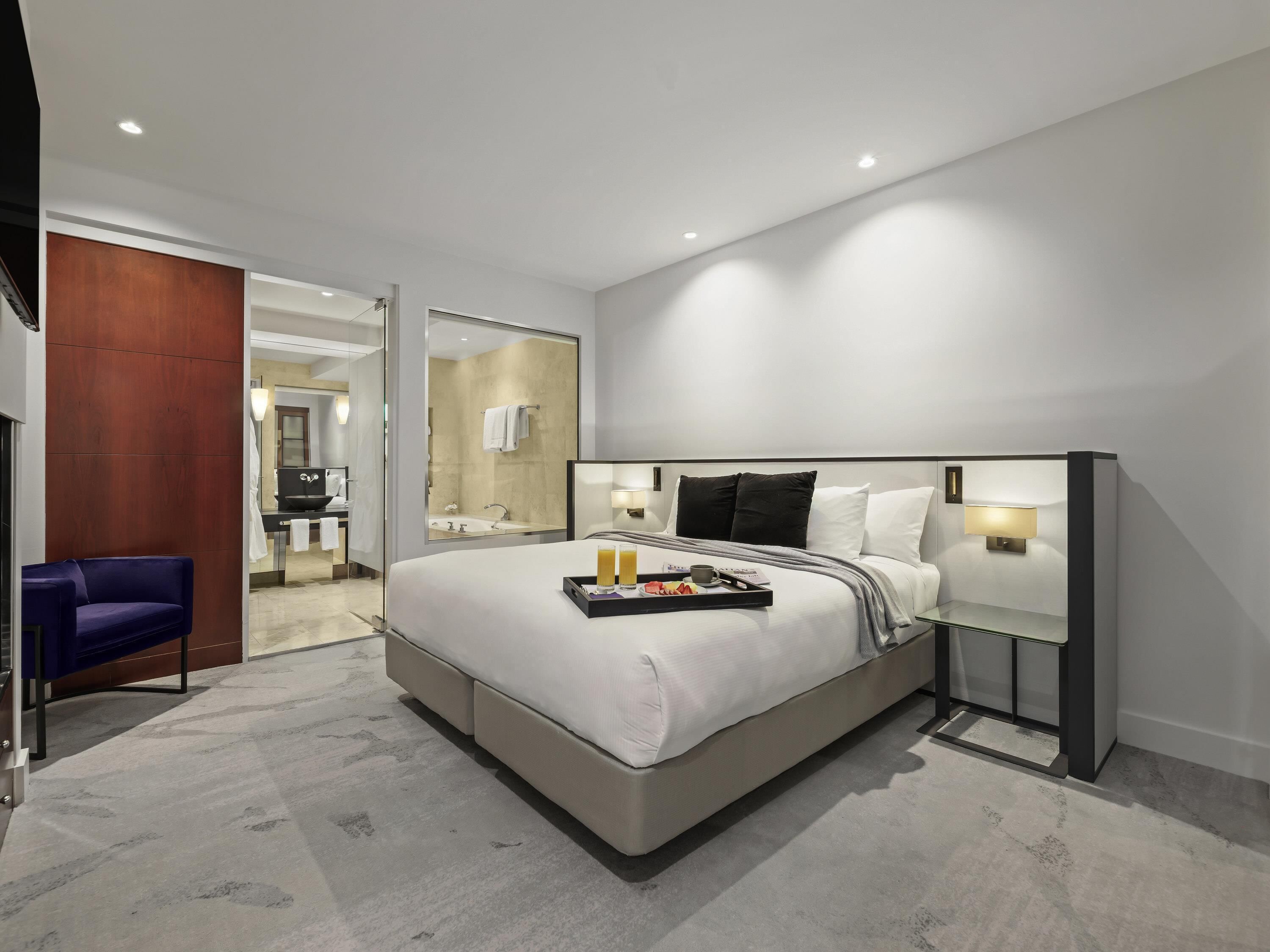 Peppers Premium King Deluxe Suite | Premium bedding, pillow-top beds, minibar, in-room safe