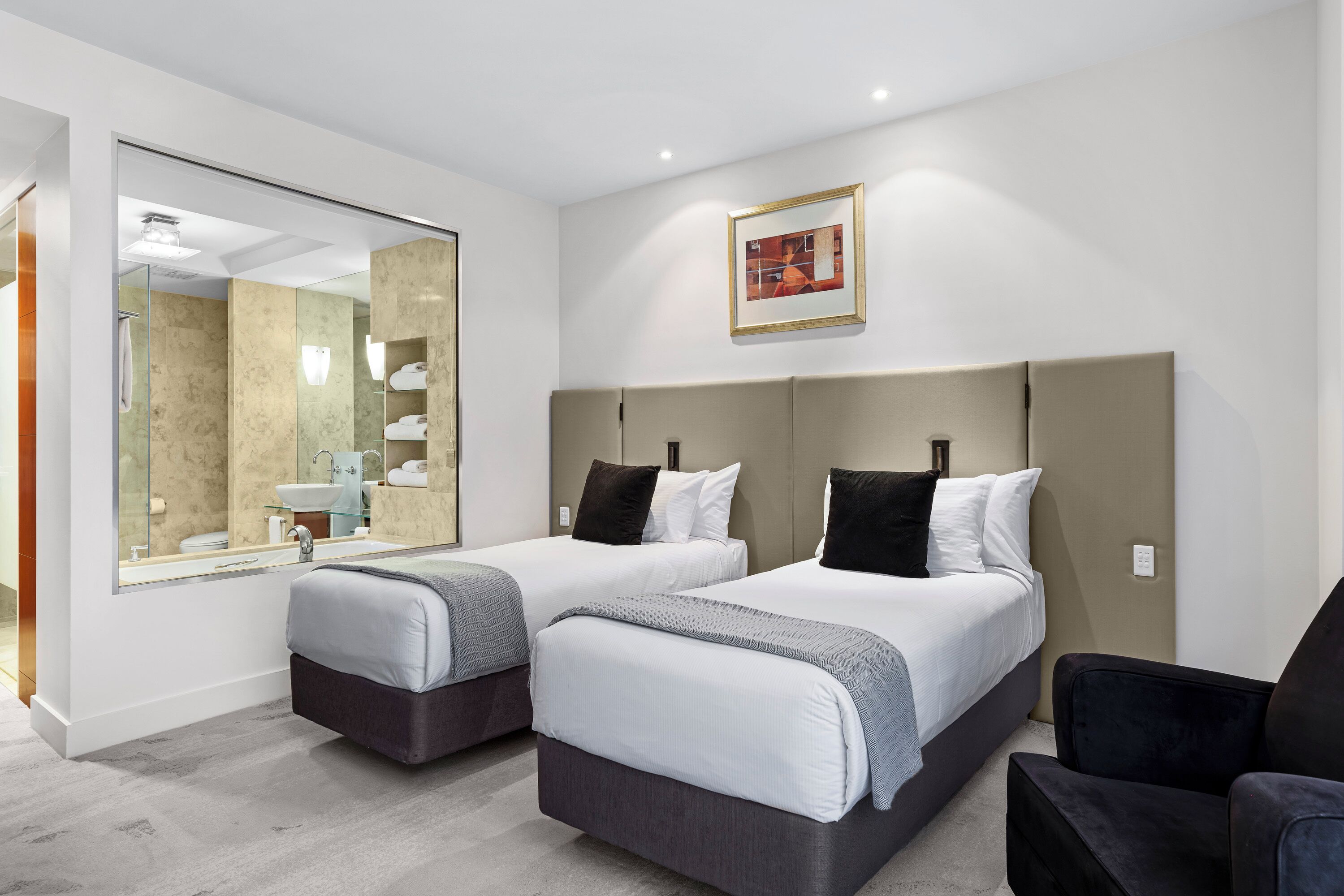 peppers guest room | premium bedding, pillow-top beds, minibar, in-room safe