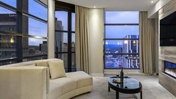 Suite, 1 Doppelbett | Hochwertige Bettwaren, Pillowtop-Betten, Minibar, Zimmersafe