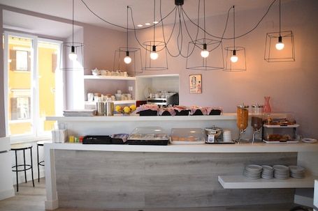 Desayuno buffet diario (EUR 10 por persona)