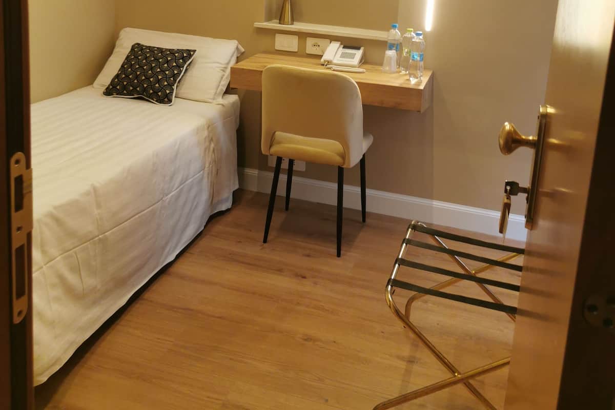 Deluxe Room, 1 Single Bed, Private Bathroom | Minibar, desk, free WiFi, bed sheets