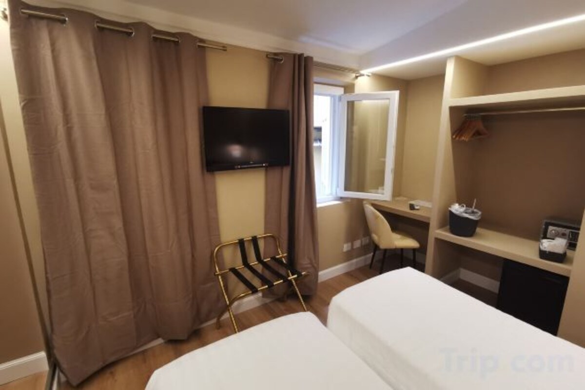 Minibar, desk, free WiFi, bed sheets