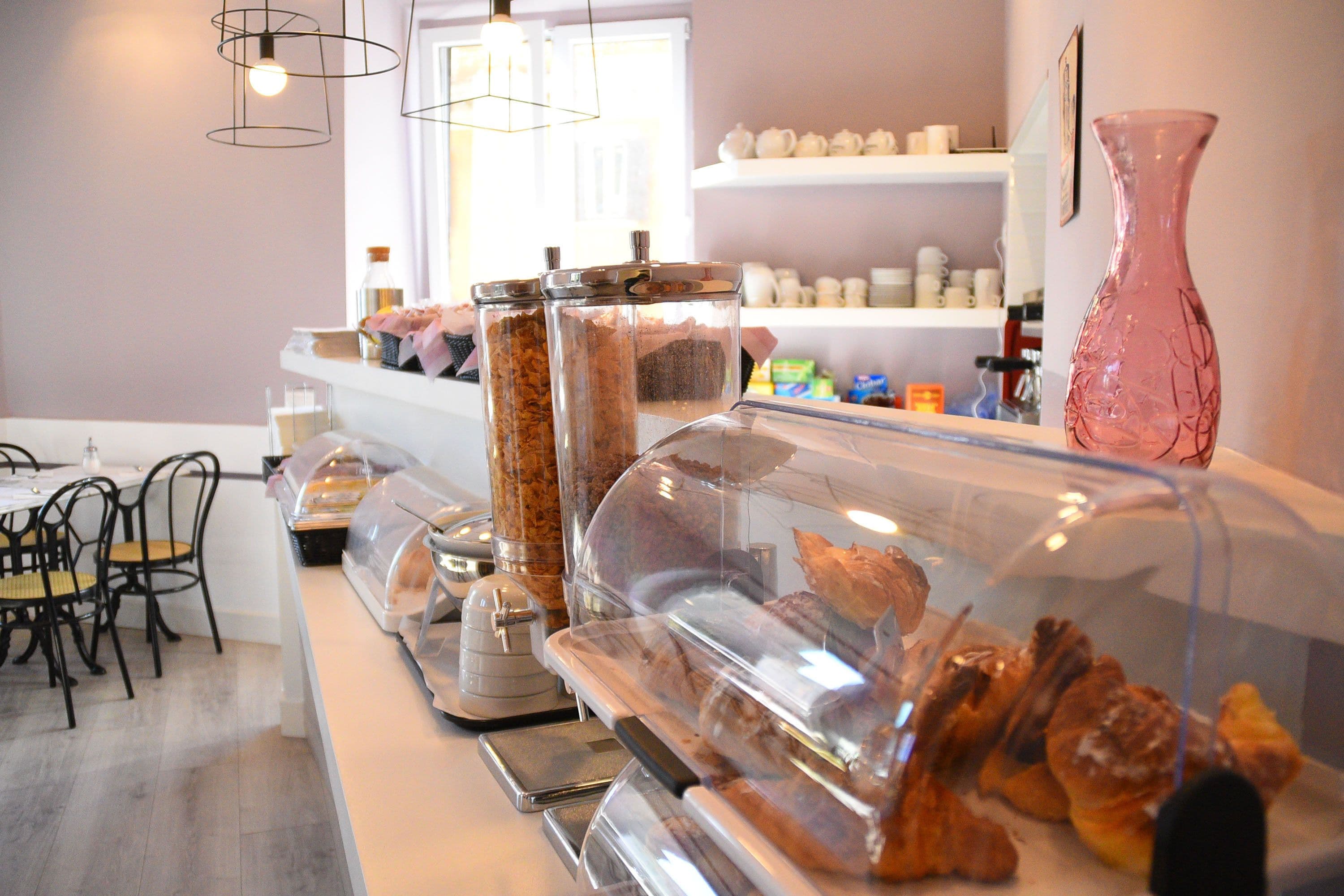 Desayuno buffet (EUR 10 por persona) 