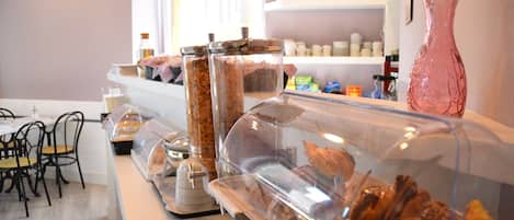 Dagelijks ontbijtbuffet (EUR 10 per persoon)